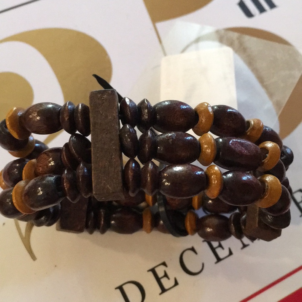 Lightweight wooden bead stretch bracelet